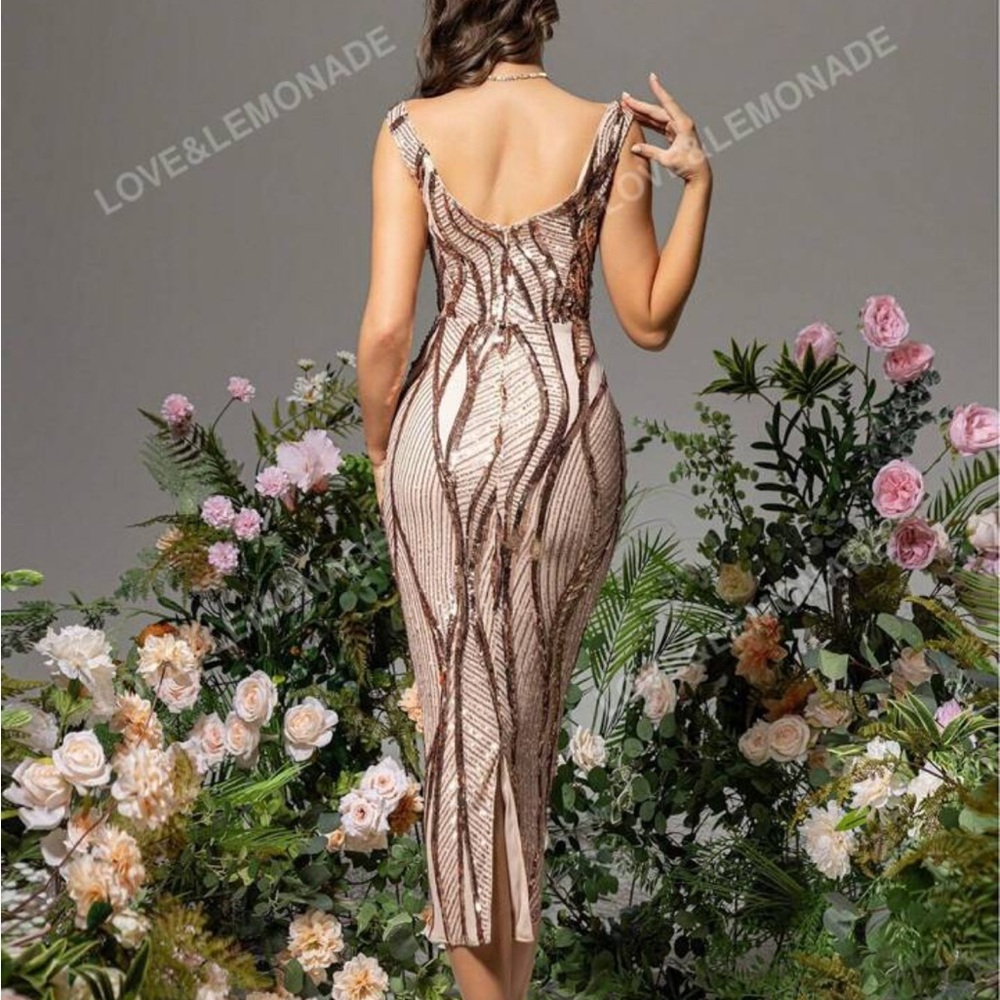 Beautiful dress. New. Size S